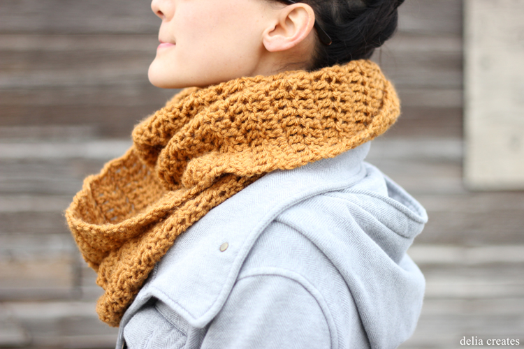 Women's crochet infinity scarf Gift for her