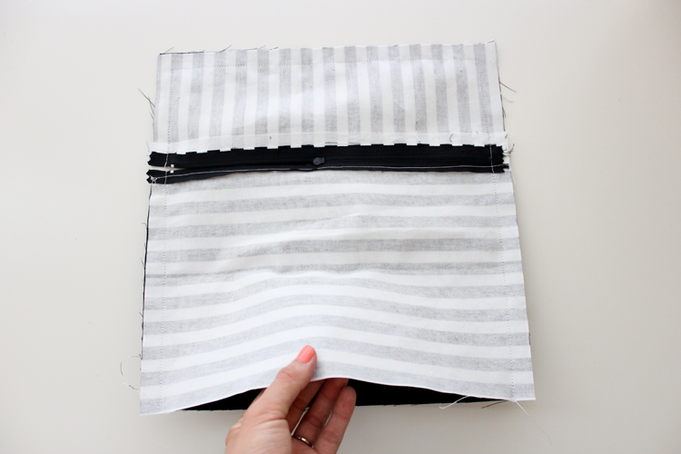 Zippered Pillow TUTORIAL Two Ways - Delia Creates