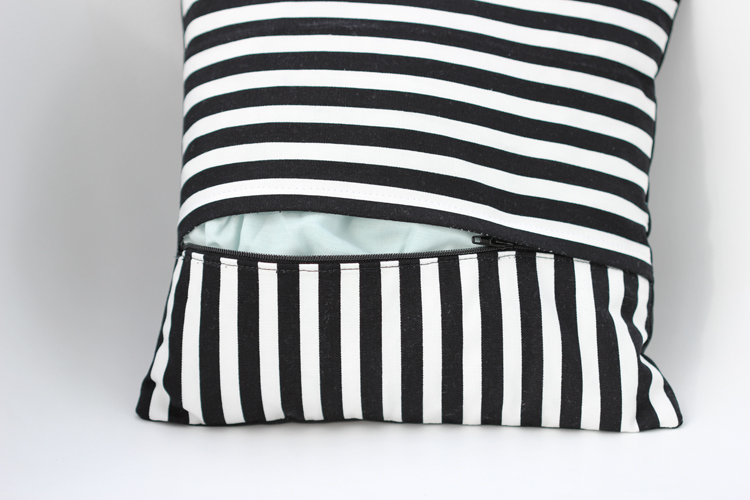 Zippered Pillow TUTORIAL Two Ways - Delia Creates