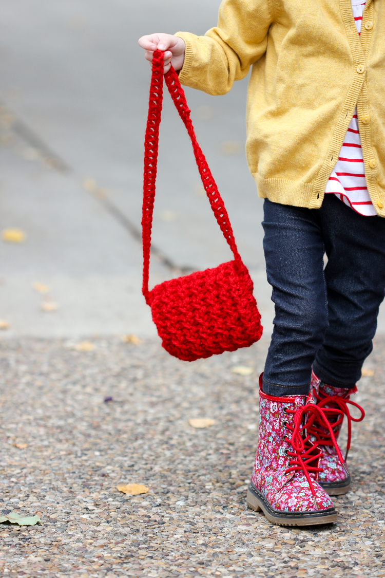 Cute crocheted toddler purse - free pattern! (Delia Creates)