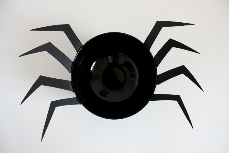 DIY Spider Candy Bowl ( Delia Creates)