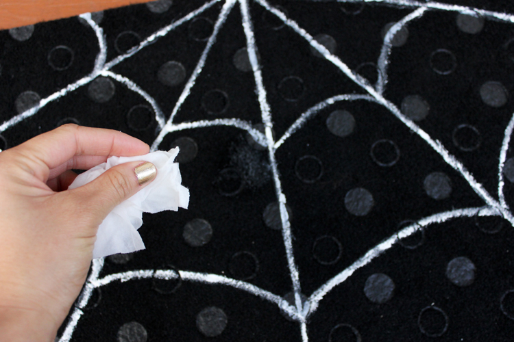 DIY Spiderweb Doormat (Delia Creates)