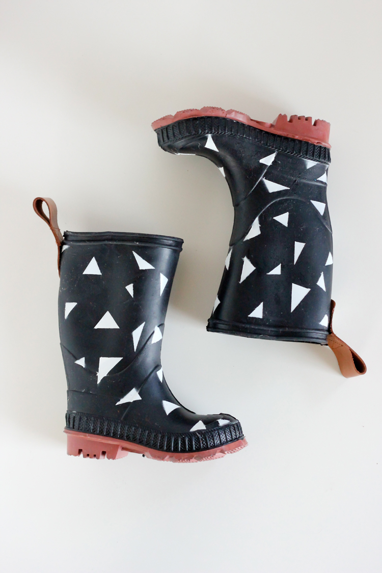 Spray painted rain boots // Delia Creates