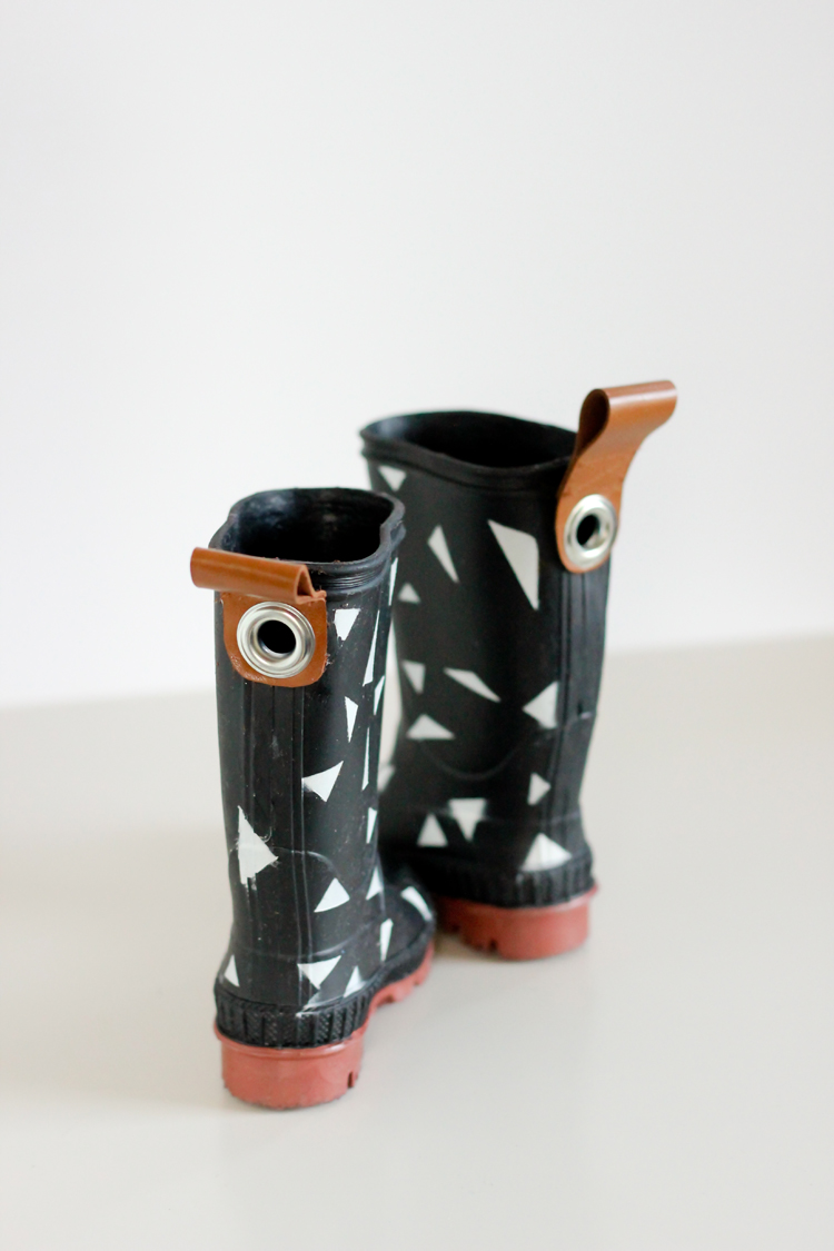 Spray painted rain boots // Delia Creates