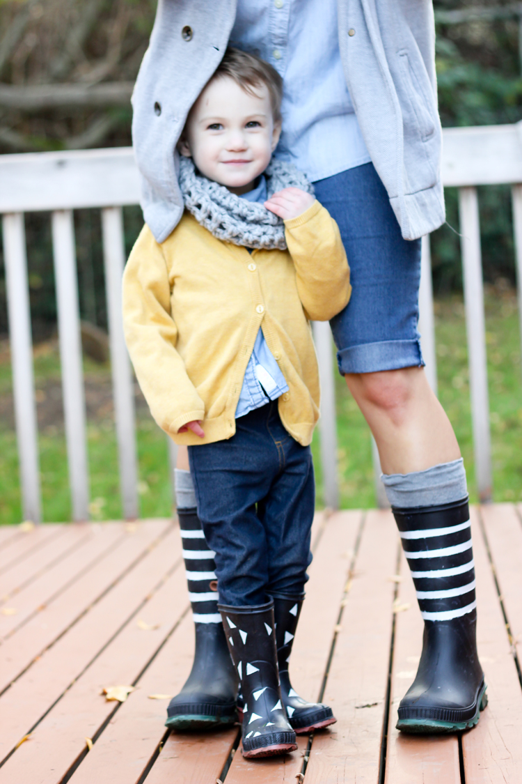 Spray painted rain boots // Delia Creates