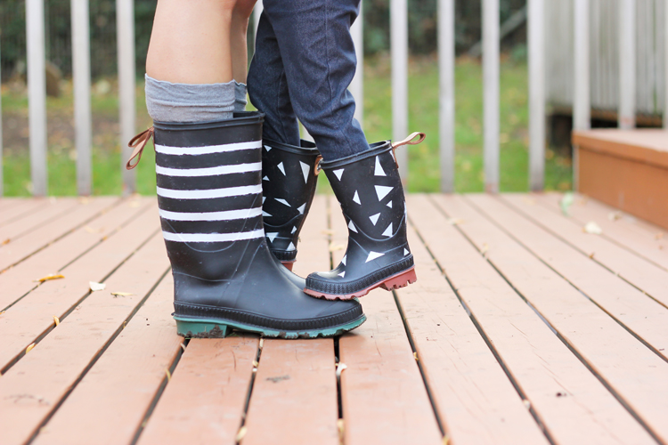 Spray painted rain boots // Delia Creates