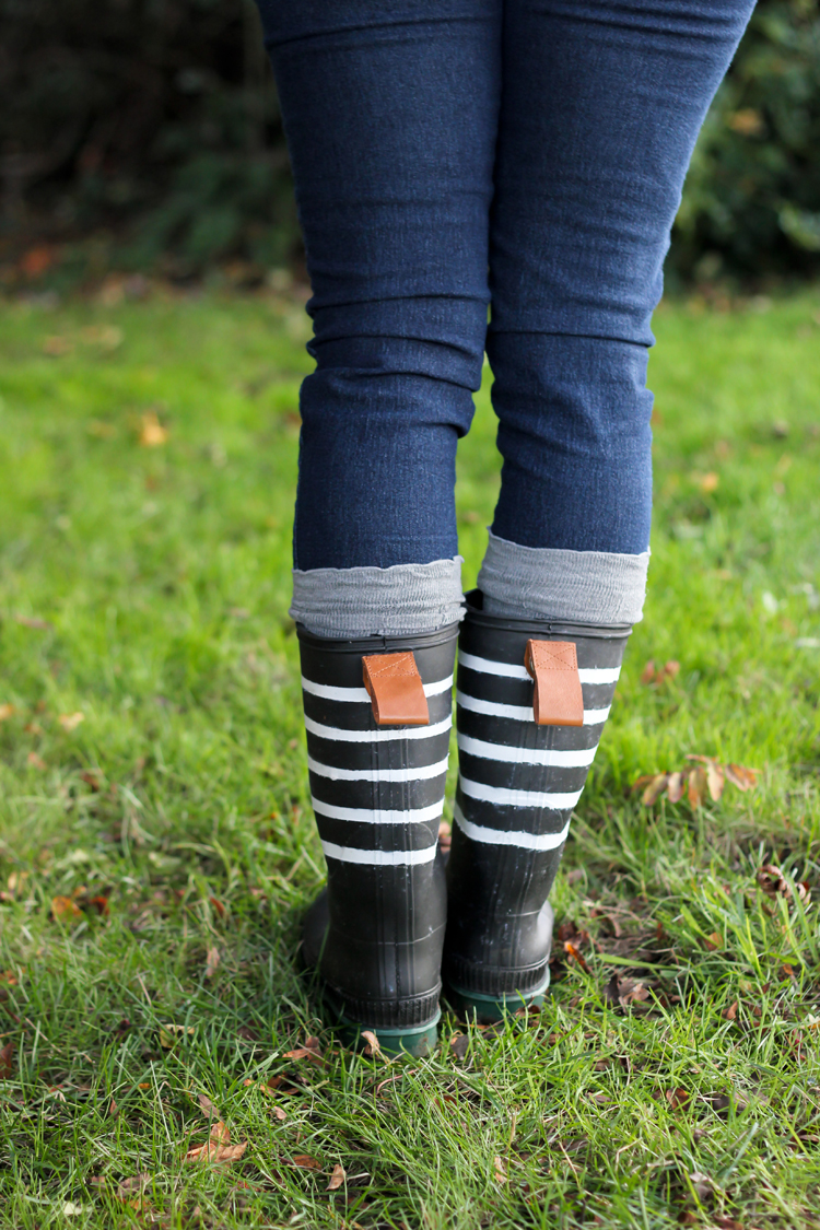 Spray painted rain boots // Delia Creates