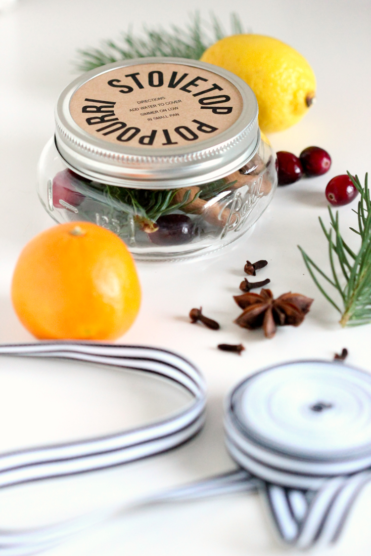 Stove Top Potpourri Neighbor Gifts - Three recipes + a free printable! // Delia Creates