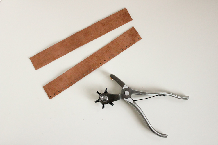 Crochet Leather Snap Scarf - Free Pattern and Tutorial! // Delia Creates