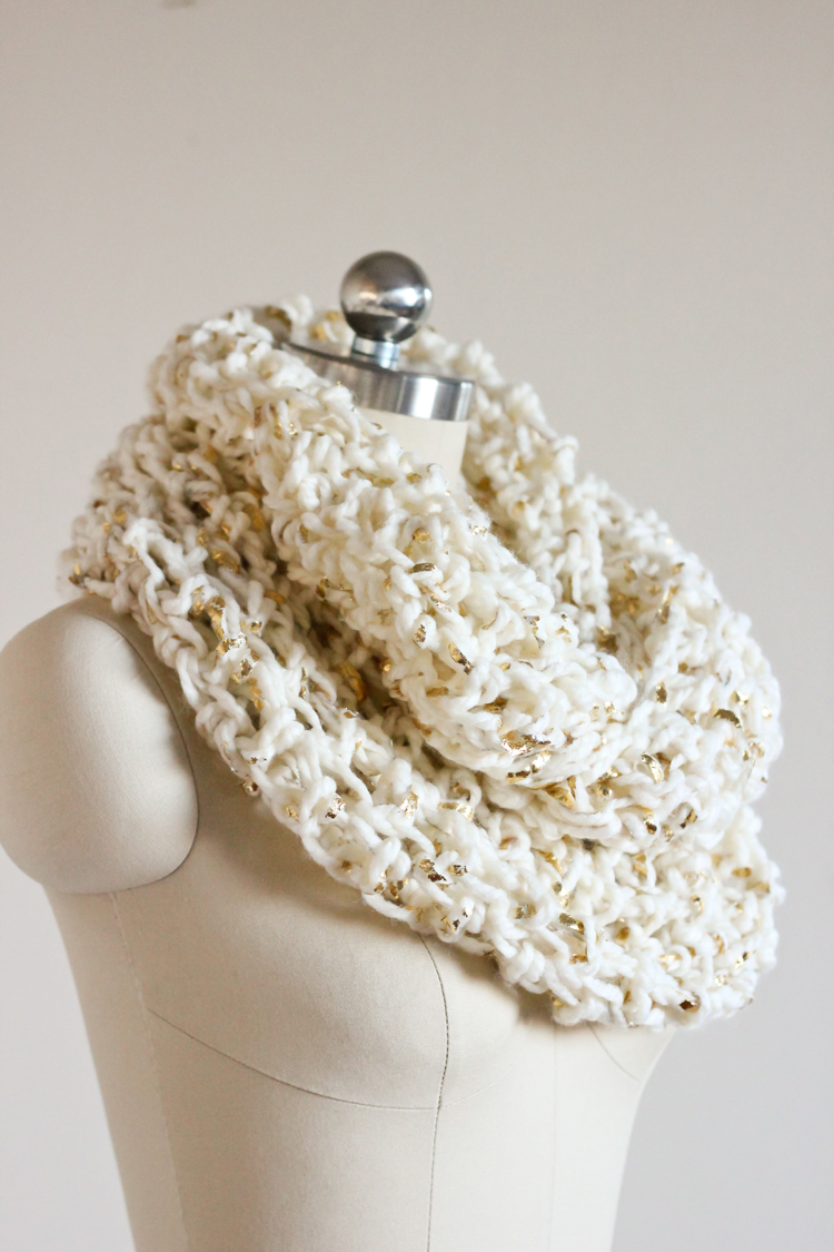 Chunky Crochet Infinity Scarf FREE PATTERN