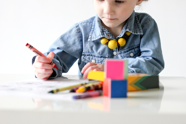 Toddler Coloring Dice... fun way to teach kids their colors! // Delia Creates
