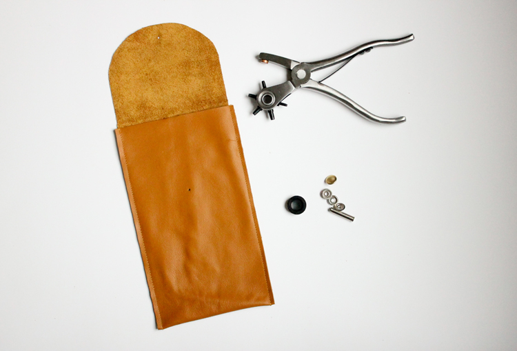 Make this simple leather diaper clutch using this really easy tutorial.