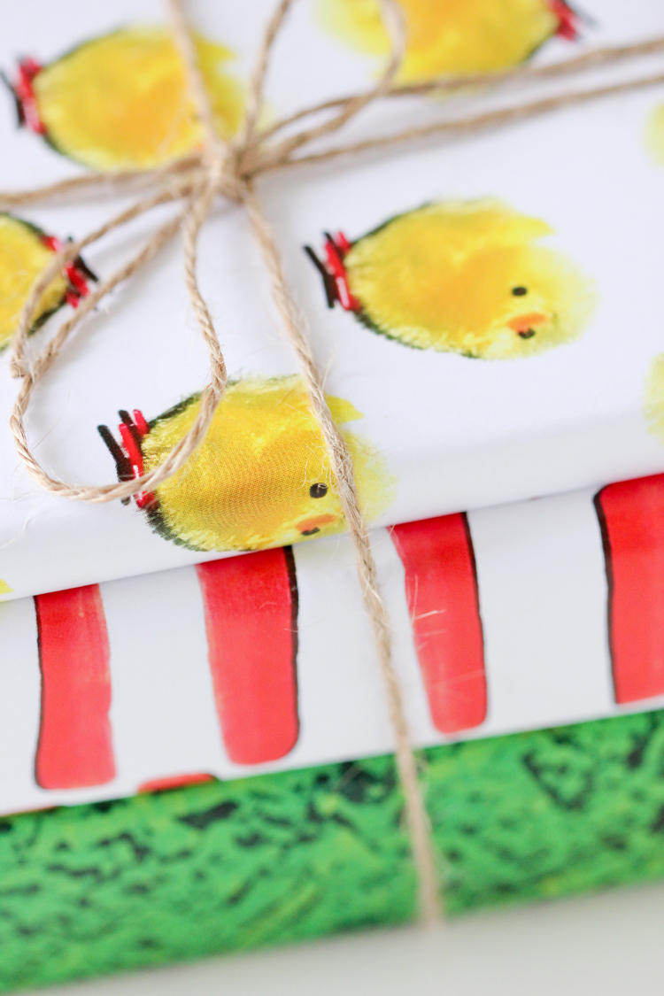 Easter wrapping paper - FREE Printables! // Delia Creates