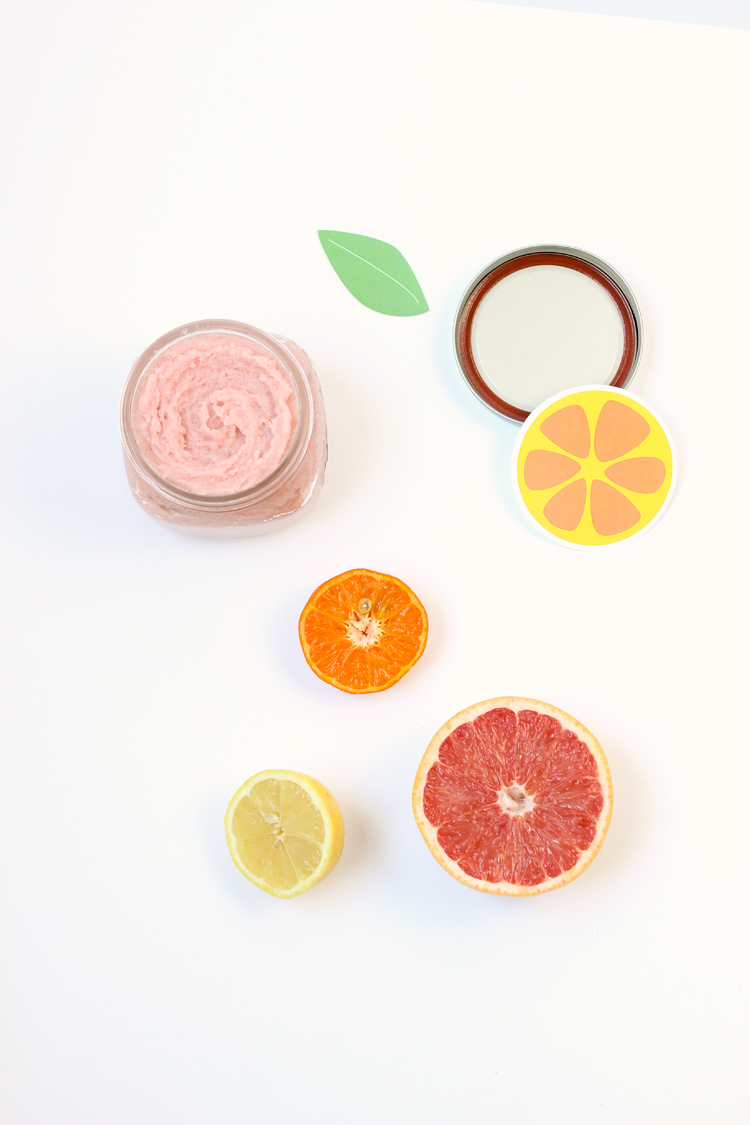 Citrus Sugar Scrubs recipes + FREE printable!  // Delia Creates