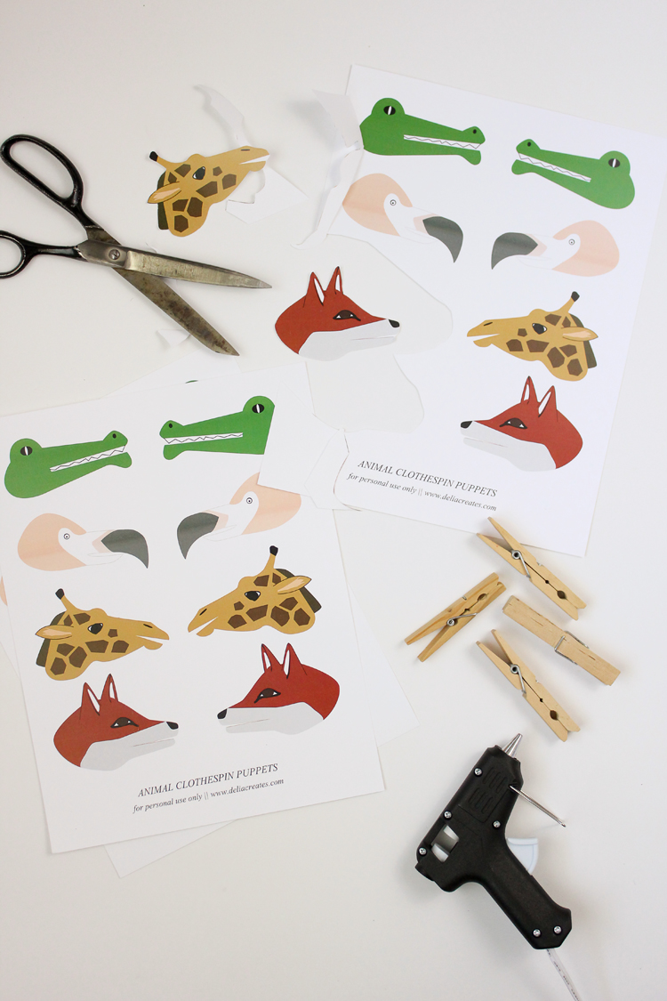 Clothespin Animal Puppets - free printable! // Delia Creates