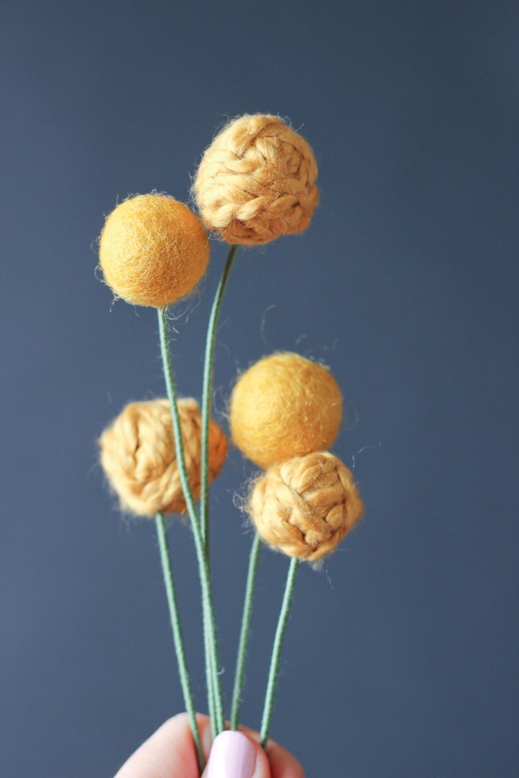 Yarn Billy Ball Flower Tutorial // Delia Creates
