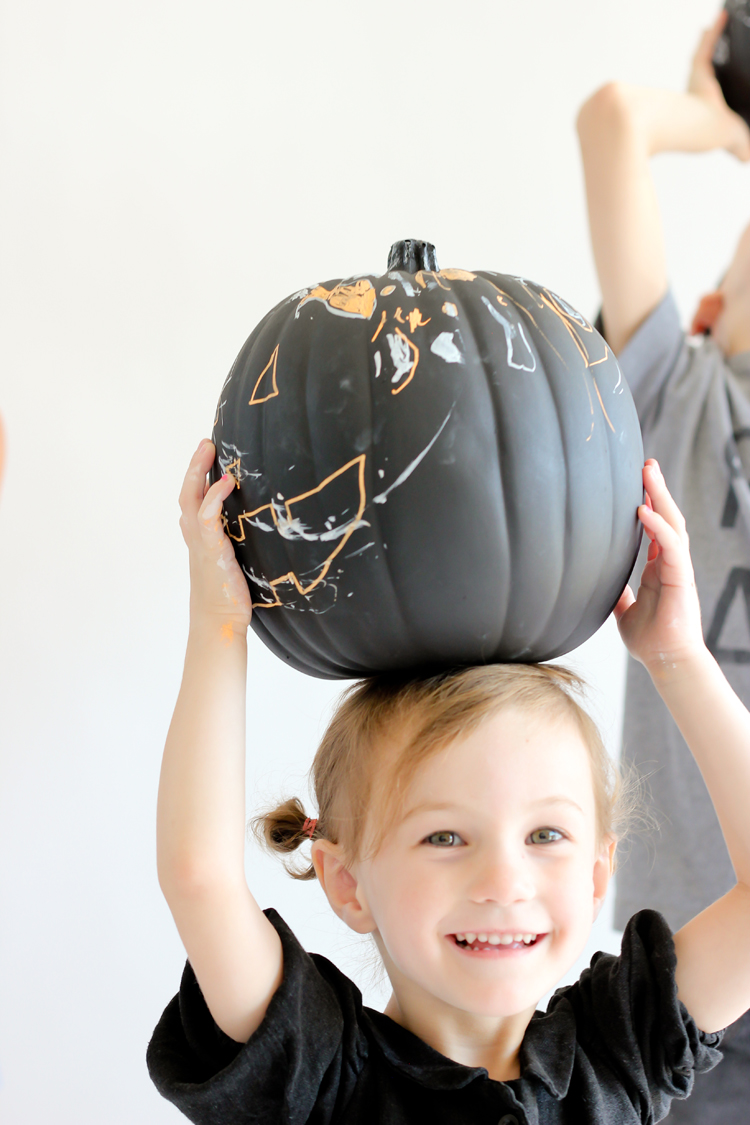 Decorate pumpkins the easy way with chalkboard pumpkins! // Delia Creates