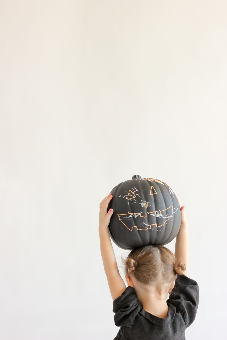 Decorate pumpkins the easy way with chalkboard pumpkins! // Delia Creates