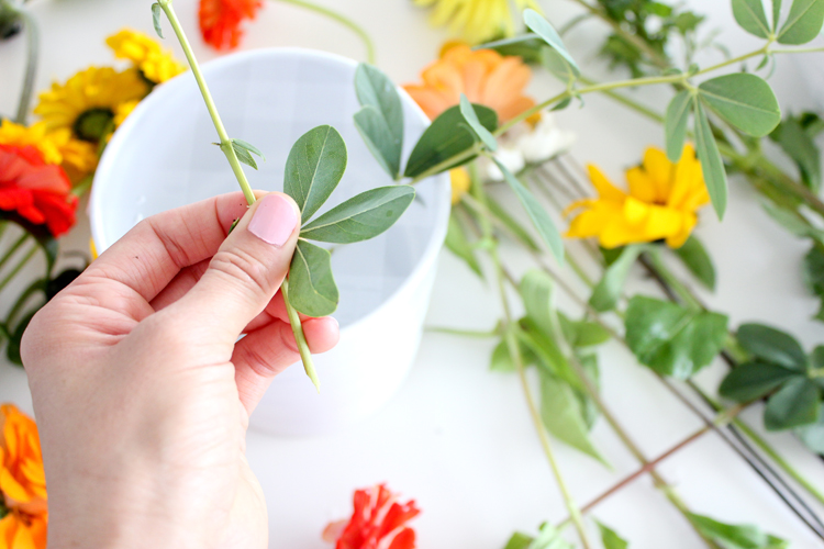 FOUR steps to easy floral arrangements - for beginners! // Delia Creates