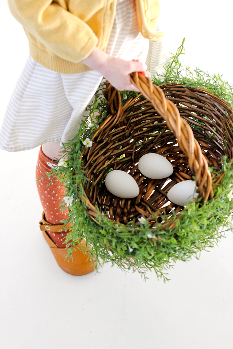 DIY Greenery Easter Basket // www.deliacreates.com