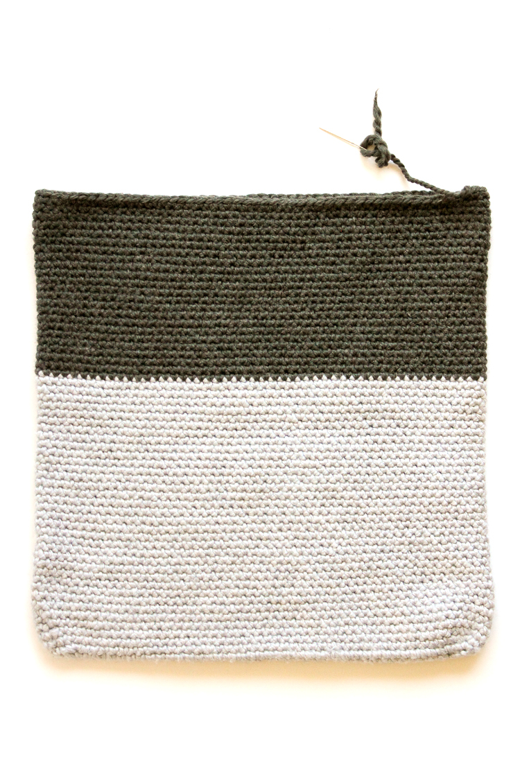 Crochet + Leather Basic Tote - Free Pattern // www.deliacreates.com