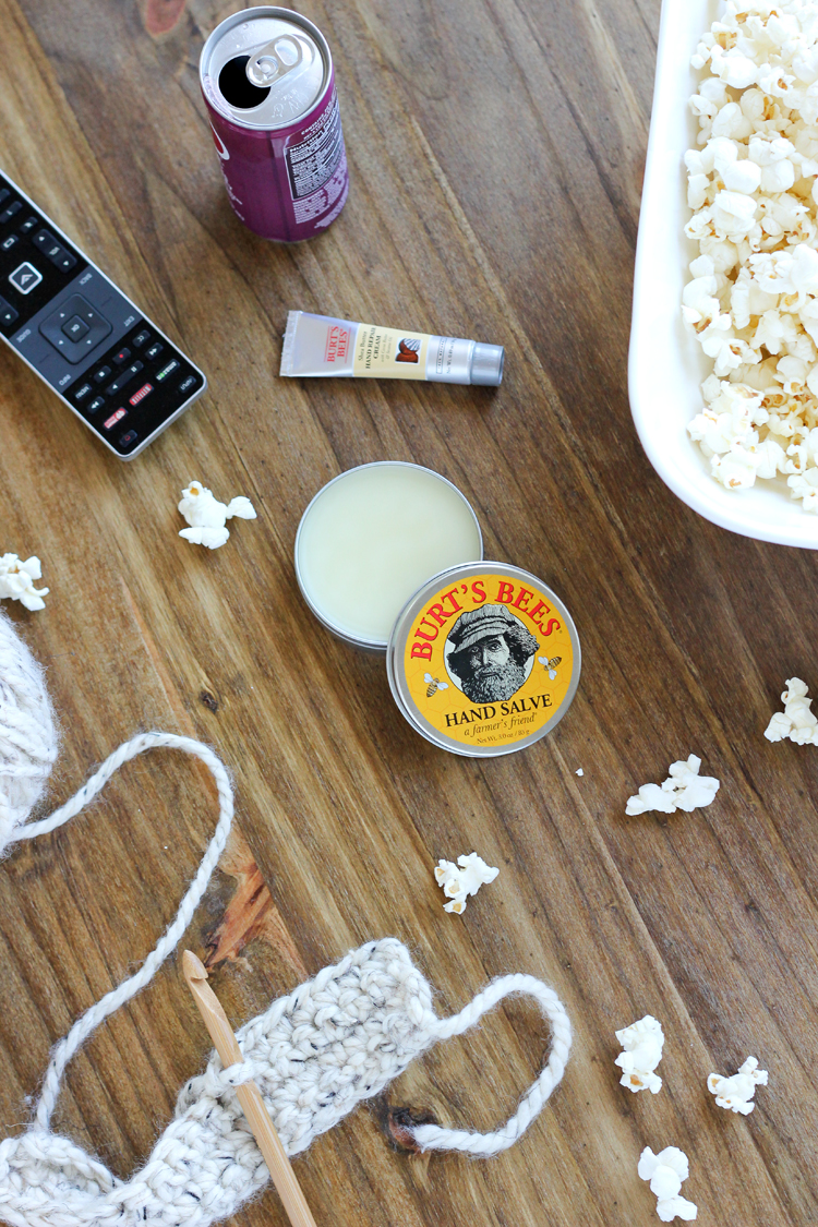 Gather Friends for a Stitch 'n' Flix Party + 15 Easy Crochet Projects // www.deliacreates.com