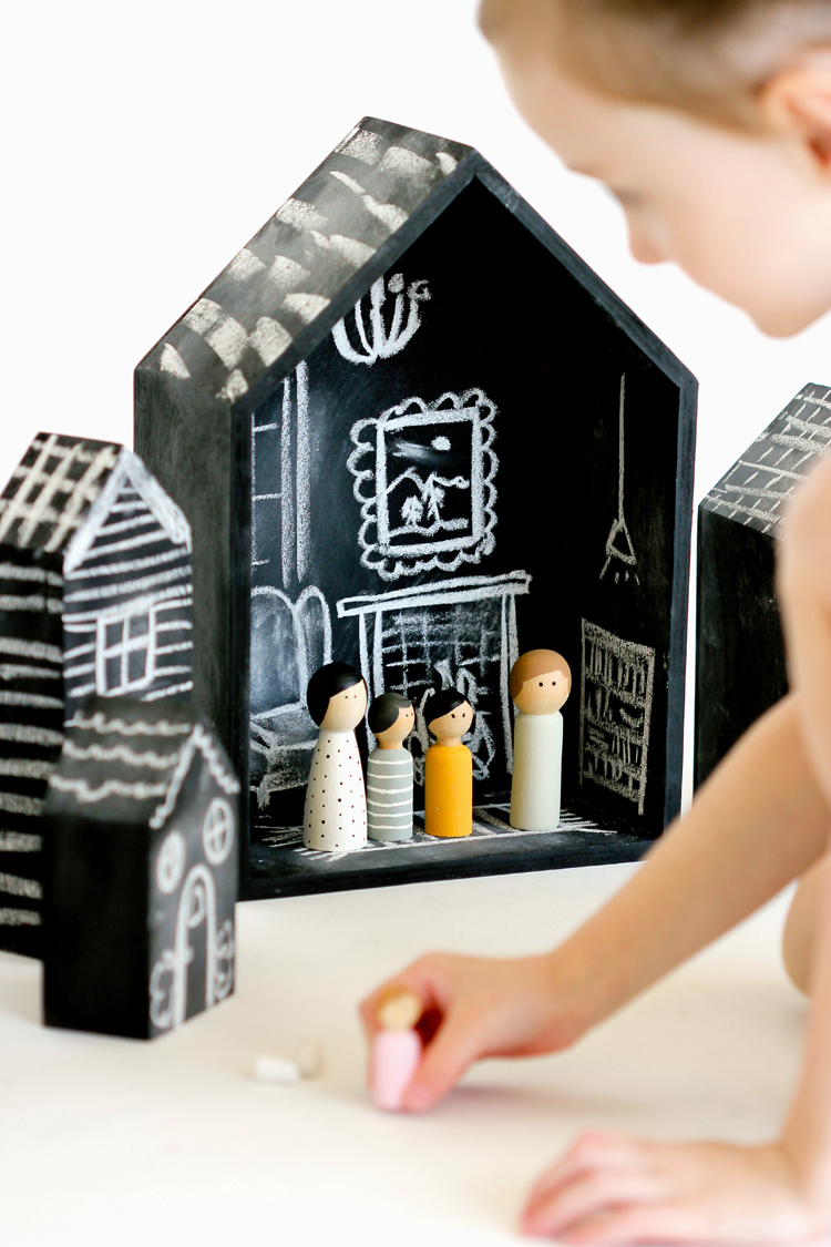 DIY Chalkboard Doll Houses // www.deliacreates.com