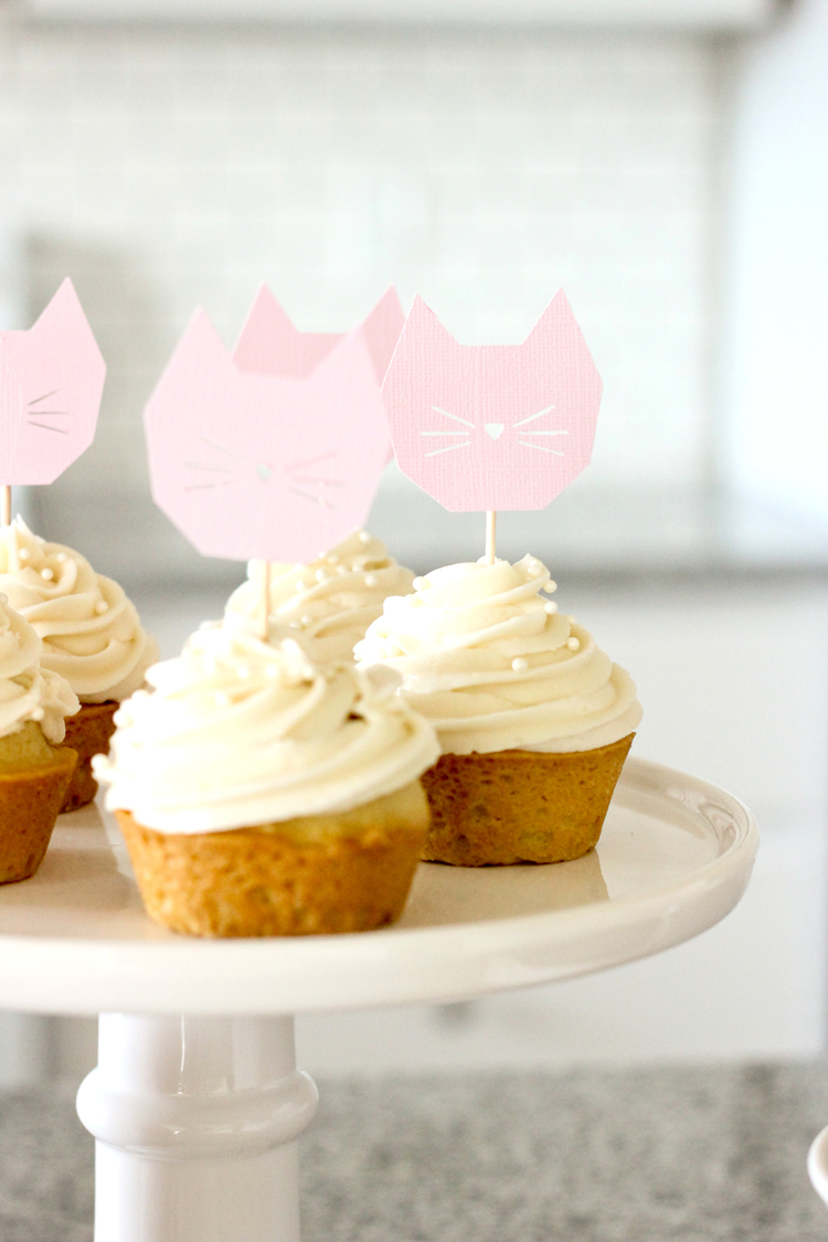 Kitty Cat Birthday Party + Free Printables! // www.deliacreates.com