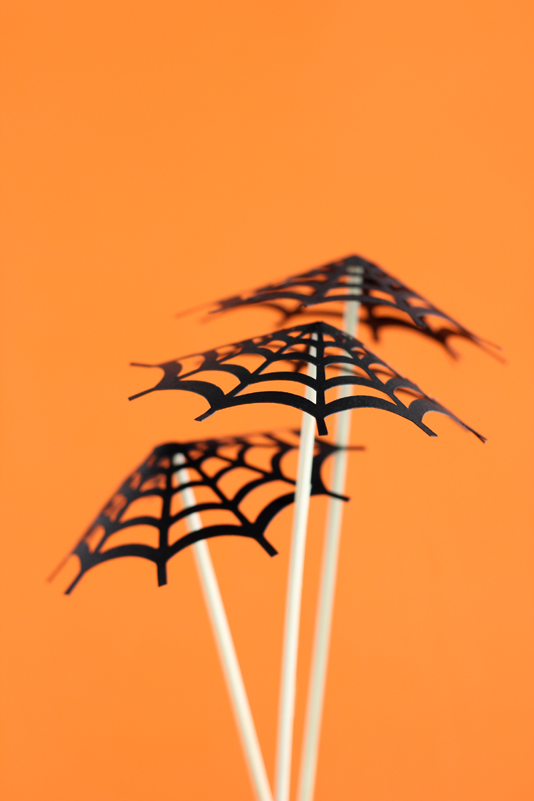 Spiderweb Drink Umbrellas - free cut file! // www.deliacreates.com