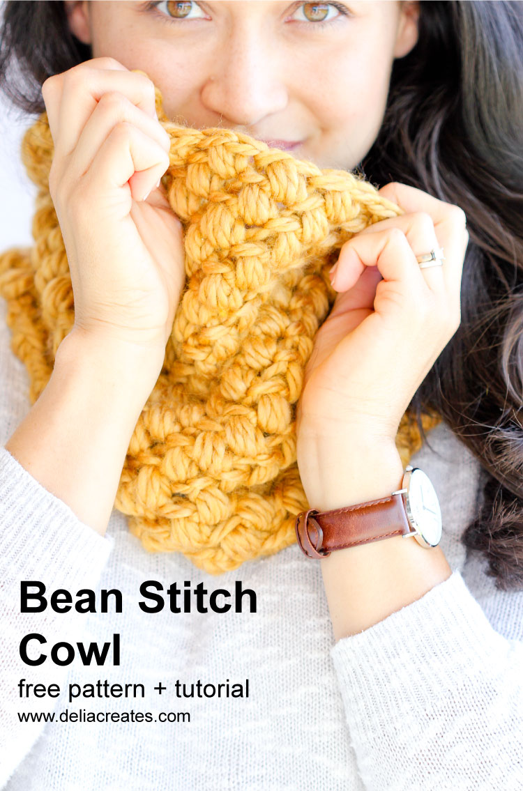 Bean Stitch Cowl - FREE Pattern // www.deliacreates.com