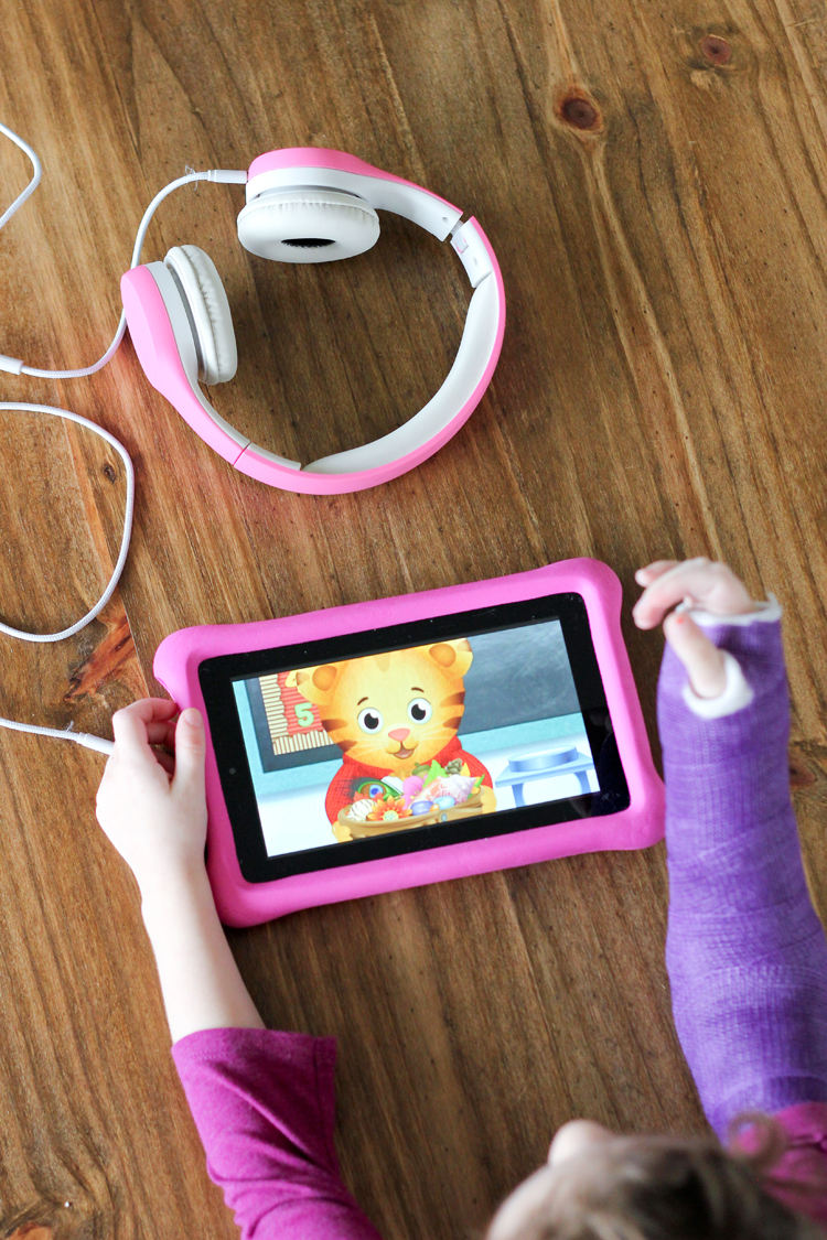 Four Things to know about buying a Kindle or tablet for kids! // www.deliacreates.com