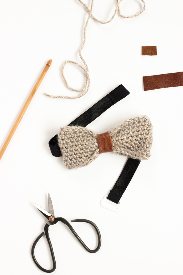 Crochet Basics - How to Single Crochet + Crochet Bow Tutorial // www.deliacreates.com