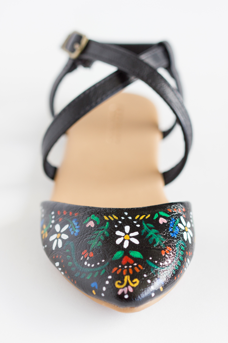 DIY Folk Art Inspired Floral Statement Shoes // www.deliacreates.com