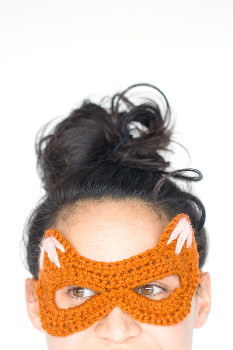 Crocheted Cat Mask: free pattern + tutorial // www.deliacreates.com