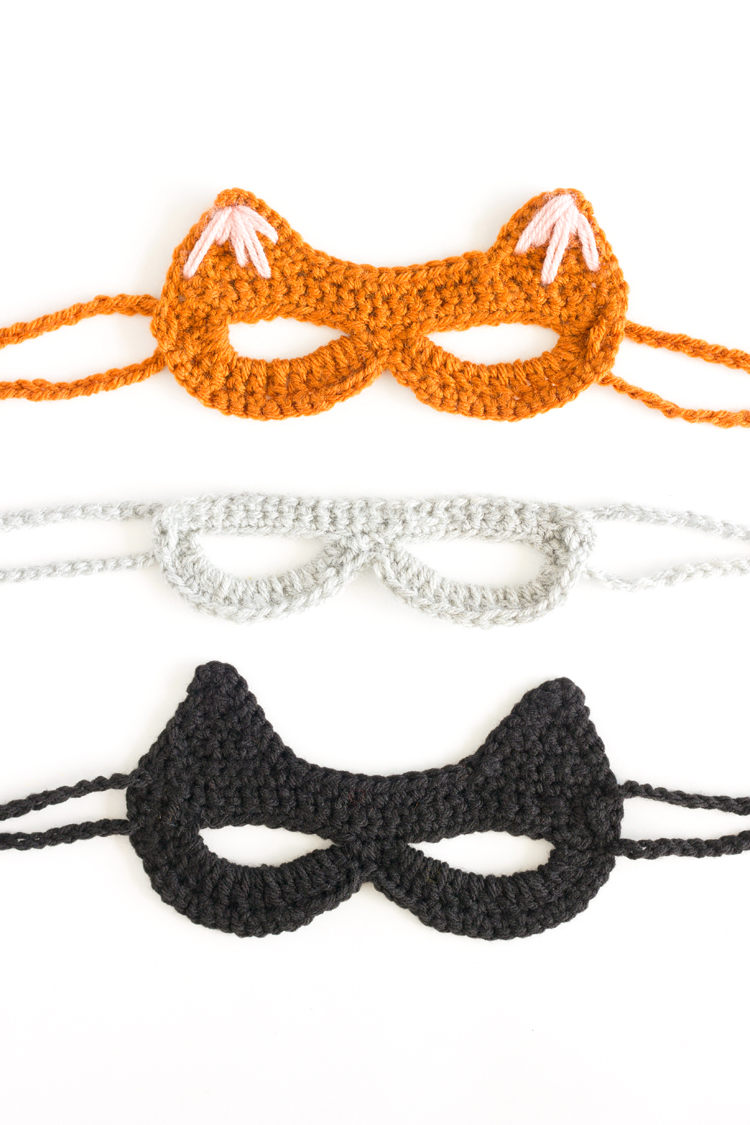 Crocheted Cat Mask: free pattern + tutorial // www.deliacreates.com