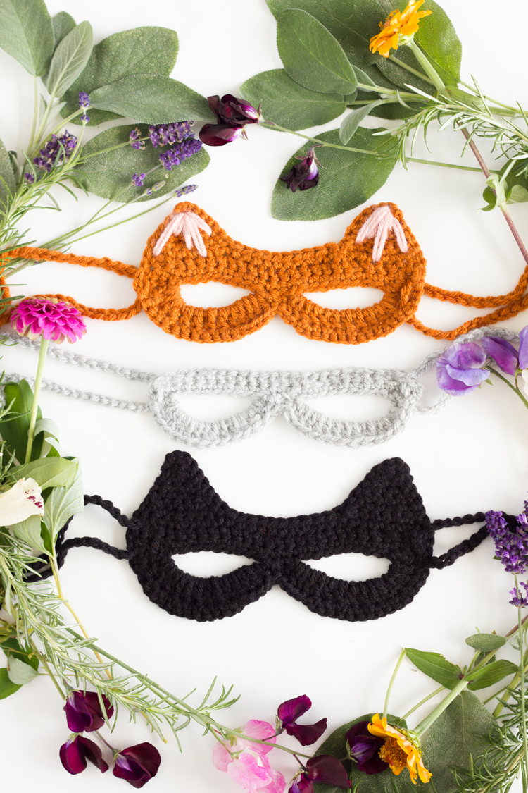 Crocheted Cat Mask: free pattern + tutorial // www.deliacreates.com