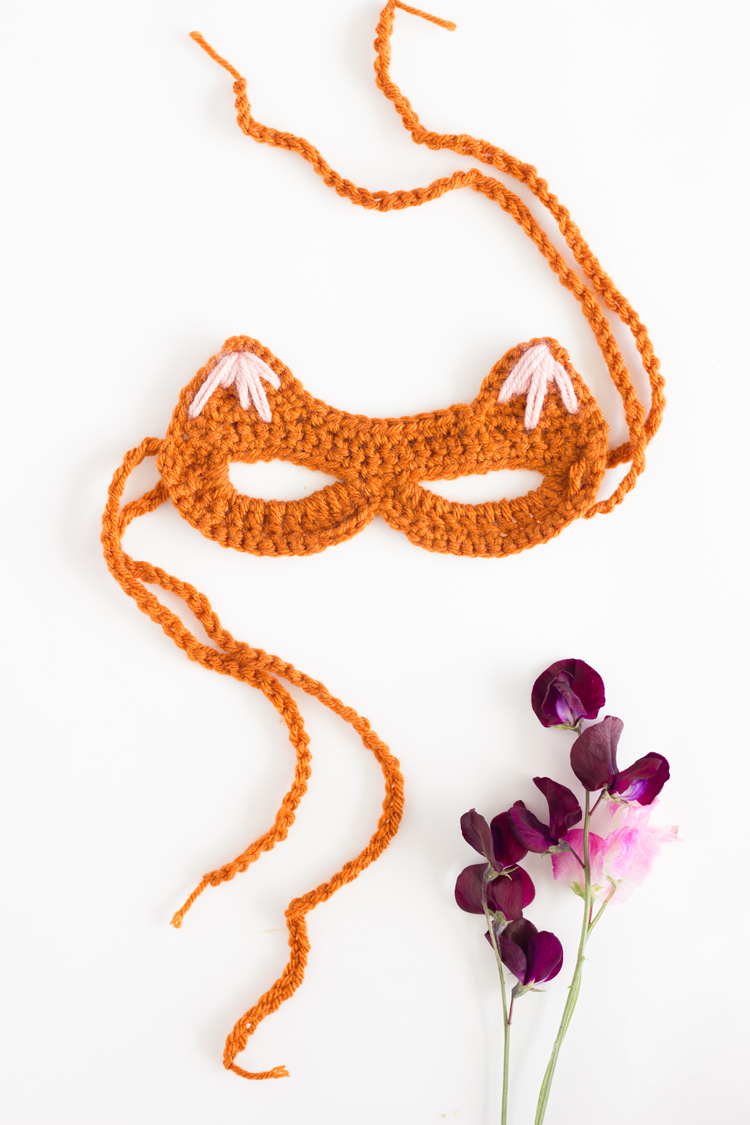 Crocheted Cat Mask: free pattern + tutorial // www.deliacreates.com
