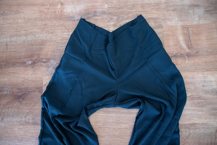 Sewing My Own Wide Leg Pants and an Inseam Pocket Tutorial // www.deliacreates.com
