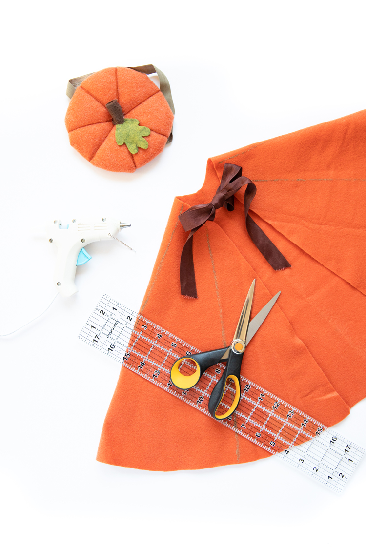 Five Minute Felt Costume Cape Tutorial (no sew!) // www.deliacreates.com // make it a pumpkin costume, or anything your little's heart desires!
