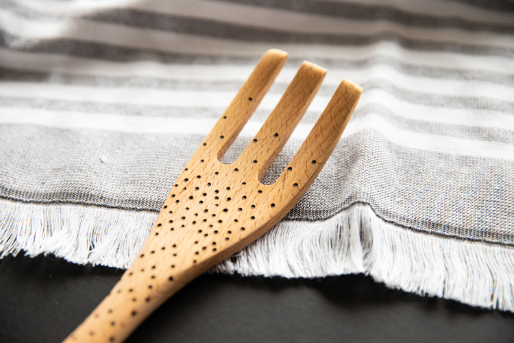 Wood Burned Rolling Pin and Utensils - easy tutorial! // www.deliacreates.com // Using a dotted designs makes this project come together in minutes!