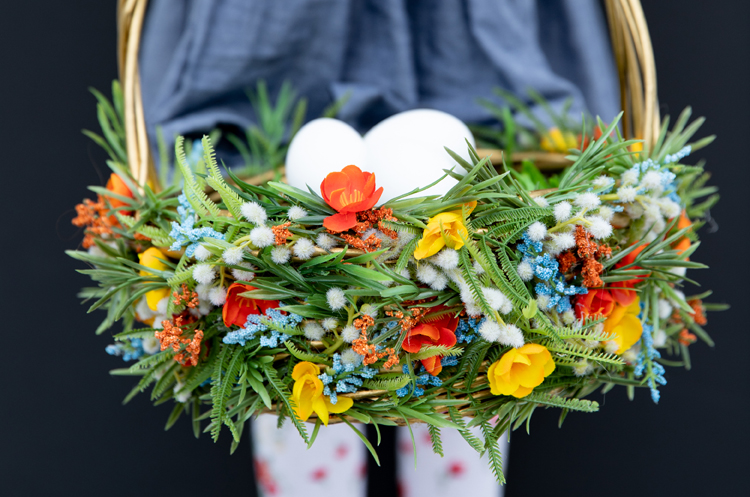 Floral Easter Basket // www.deliacreates.com