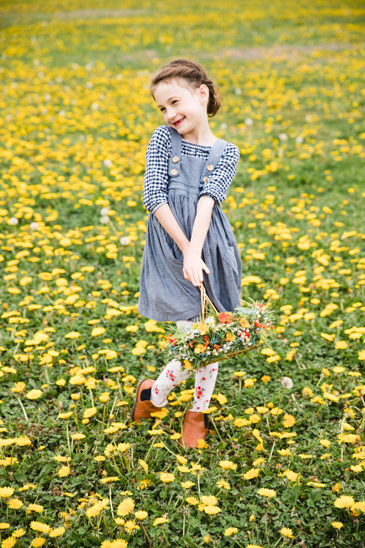 Floral Easter Basket // www.deliacreates.com // super cute DIY basket idea!