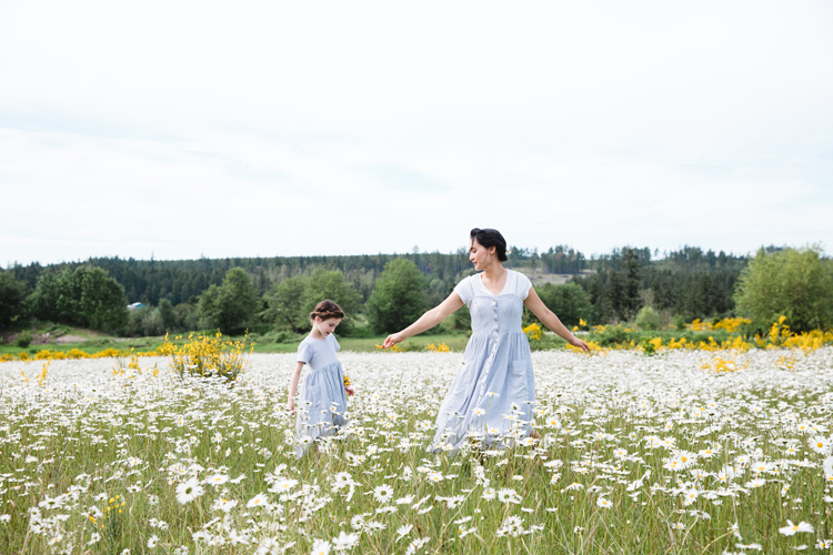 Jessica Dress + Geranium Dress in Daisy fields // www.deliacreates.com // sewing pattern dress reviews