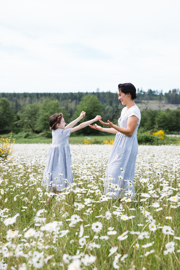 Mommy and Me Dresses in Daisy Fields // www.deliacreates.com // Jessica Dress + Geranium Dress sewing pattern reviews