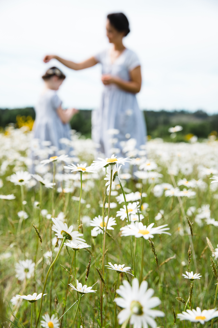 Mommy and Me Dresses in Daisy Fields // www.deliacreates.com // Jessica Dress + Geranium Dress sewing pattern reviews