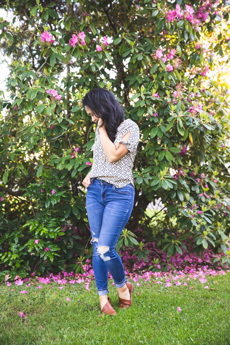 Lucerne Blouse Review // www.deliacreates.com