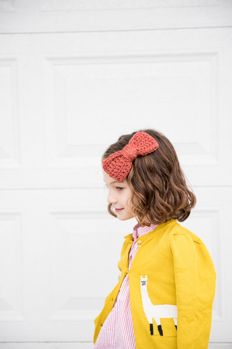 Crochet Basics - How to Single Crochet + Crochet Bow Tutorial // www.deliacreates.com