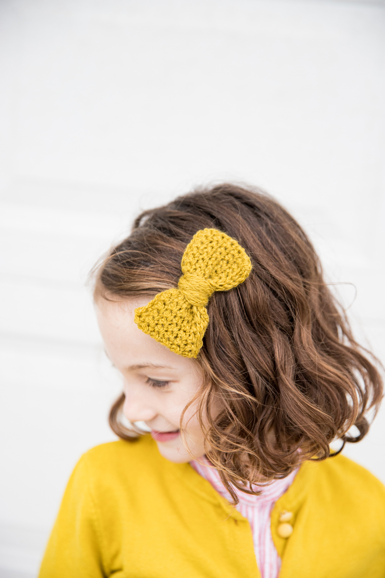 Crochet Basics - How to Single Crochet + Crochet Bow Tutorial // www.deliacreates.com