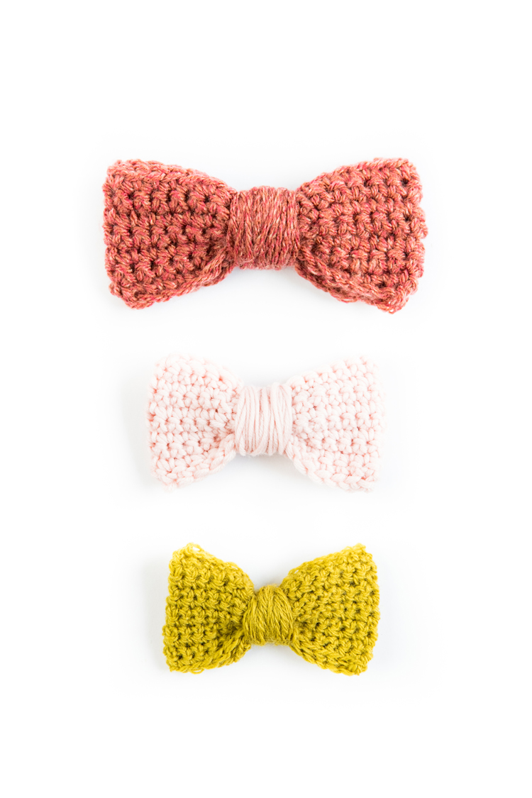 Crochet Basics - How to Single Crochet + Crochet Bow Tutorial // www.deliacreates.com