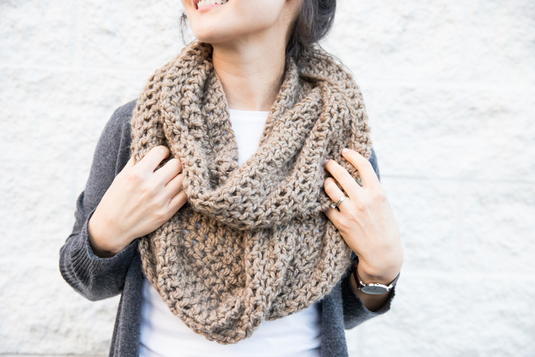 Crochet Basics: How to Double Crochet and Make a Scarf // www.deliacreates.com